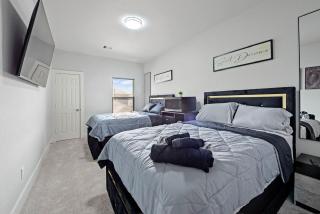 Modern Duplex near Downtown Houston with Indoor Basketball Court and Surround Sound TVs - 2