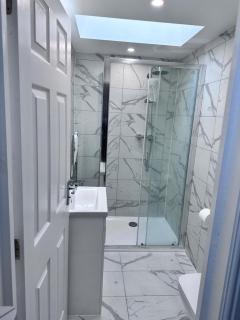 Modern garden retreat near WFJ, 3Bedrooms with ensuite and parking - Watford - 5