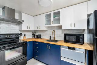 1BD in Liberty Village beside Lake - 2