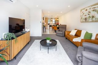 Charming 3-Bedroom Escape Carpark - Christchurch - 9