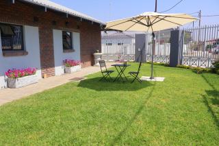 Villa de Chazha Guesthouse - Francistown - 8