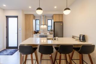 Charming 3-Bedroom Escape Carpark - Christchurch - 3