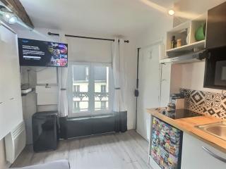 Beau Studio Calme Gare et Métro à 300m - París - 7