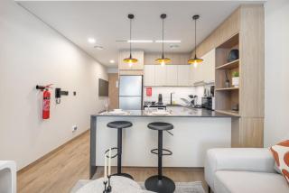 Chic Modern Studio Apartment for 2 in JVC! - Dubái - 8