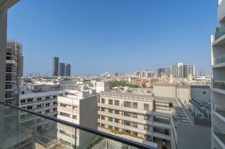 Chic Modern Studio Apartment for 2 in JVC! - Dubái - 7