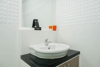 Spacious 3BR Ambassade Kuningan Apartment By Travelio - Jakarta - 1