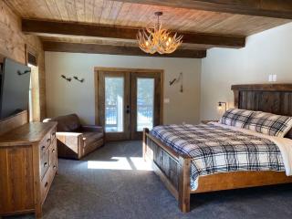 One of a Kind Cabin, Covered Deck, Spa, and Games - Duck Creek Village - 5