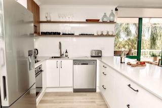 Headlands Beachside Retreat - 50 metres to beach - Alexandra Headland - 5