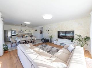 Luxurious Sanctuary Villa Primorski Dolac with Pool - Primorski Dolac - 7