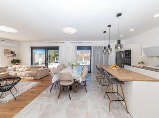 Luxurious Sanctuary Villa Primorski Dolac with Pool - Primorski Dolac - 4