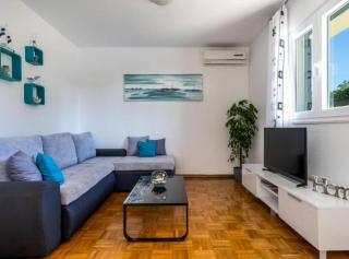 Tranquil Oasis Holiday Home Primorski Dolac with Pool - Primorski Dolac - 3