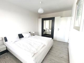 Spacious flat in wider centre of Nitra with balcony and free on-street parking - Nitra - 1