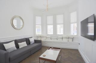 Coachman's Cottage- Worthing Beach sleeps 9 - Worthing - 0