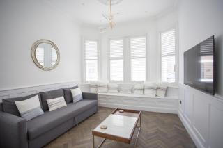 Coachman's Cottage- Worthing Beach sleeps 9 - Worthing - 9