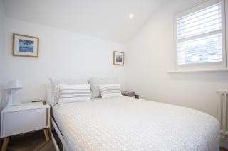 Coachman's Cottage- Worthing Beach sleeps 9 - Worthing - 3