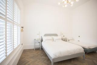 Coachman's Cottage- Worthing Beach sleeps 9 - Worthing - 4