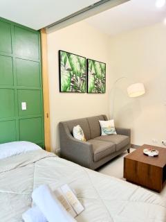 Cozi bright and lovely Uptown condo BGC - Manila - 9