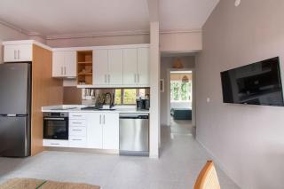 2BR House W Island Charm - 5