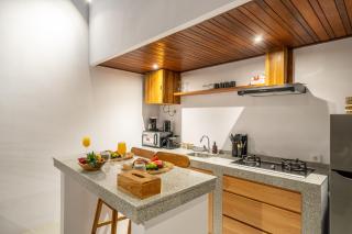 Luxurious Beachside Retreat with Pool - Munggu - 6