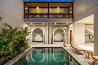 Luxurious Beachside Retreat with Pool - Munggu - 1