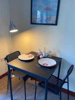 One Bedroom Bungalow No1 - Secure Gated Parking - 4