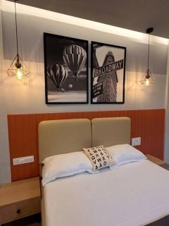 Terra Private Studio with Balcony WiFi Ac Smart TV Kitchenette Washing Machine - Pune - 7
