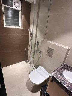 Terra Private Studio with Balcony WiFi Ac Smart TV Kitchenette Washing Machine - Pune - 3