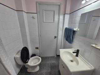 Habitación con balcón y baño privado en Centro de Montevideo - Montevideo - 5