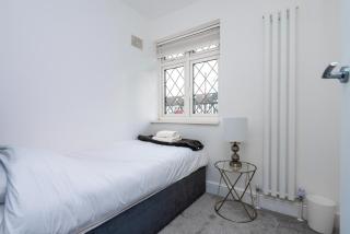 A wonderful and spacious house in a charming road - Morden - 2