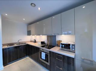 Stylish Newly Decorated 2 Bed - Glasgow - 6