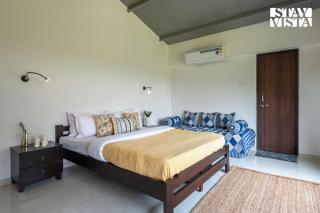 StayVista at Banyan Bliss with Pool, Bonfire & Lawn - 6