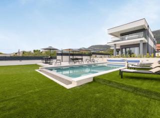 Moonlit Mirage Villa with Pool, Gym and Sauna - Kaštela - 8