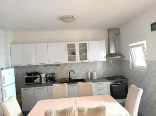 Seaside Okrug Gornji Apartment with Terrace and Patio - Trogir - 3