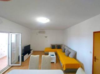 Seaside Okrug Gornji Apartment with Terrace and Patio - Trogir - 9