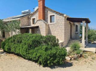Secluded Oasis with Pool, Outdoor Kitchen, & Landscaped Terraces - Supetar - 0