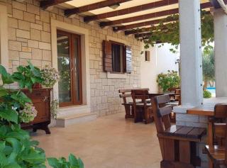 Secluded Oasis with Pool, Outdoor Kitchen, & Landscaped Terraces - Supetar - 8