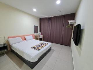 OYO 90442 Newtown Star Hotel - Setia Alam - 2