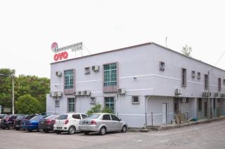 Super OYO 89930 Golden Guest House - Kuantan - 9