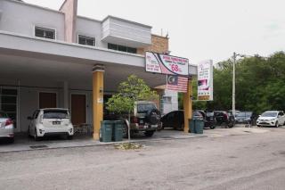 Super OYO 89930 Golden Guest House - 4