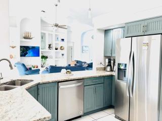 Free HeatedPool on SailboatAccessCanal boat lift - Cape Coral - 4