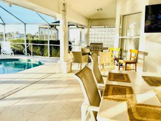 Free HeatedPool on SailboatAccessCanal boat lift - Cape Coral - 5