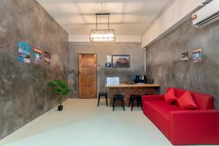 OYO 43993 Madsuite - 6