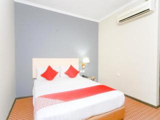 OYO 563 Jockey Lodge Hotel - 1