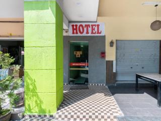 OYO 89844 Green Villa Hotel - 1