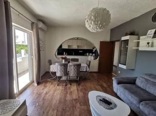 Quiet Family-Friendly Trogir Apartment - Trogir - 4
