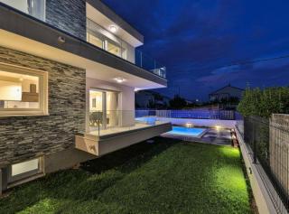 Expansive Retreat with Private Pool & BBQ, Near the Beach - Kaštela - 9