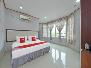 SUPER OYO 818 Hotel 11 - Bandar Pusat Jengka - 0