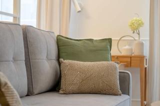 Bright Studio Milionowa in Łódź Perfect for Remote Work by Noclegi Renters - Łódź - 1
