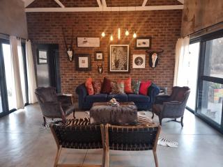 Secret 2 Bedroom Bush Villa In Wildlife Estate Hoedspruit Area - Hoedspruit - 8