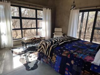 Secret 2 Bedroom Bush Villa In Wildlife Estate Hoedspruit Area - Hoedspruit - 7